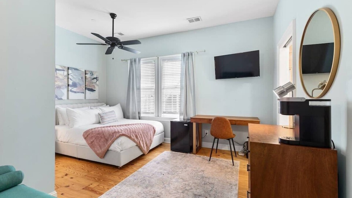 Westside Apartment | Airy & Light Filled Executive Rental Downtown