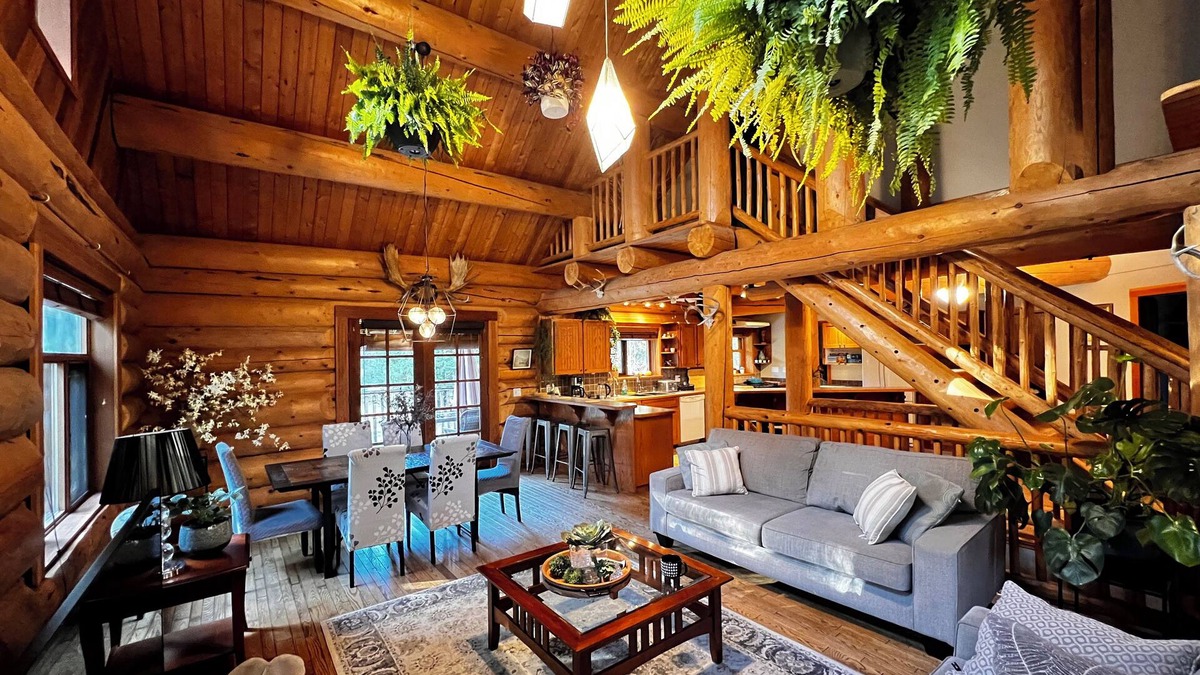 Mission Cabin | Airy Log Cabin