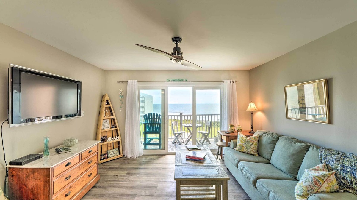 Sneads Ferry Condo | Airy Oceanfront Condo: Beach Views & Pool Access!