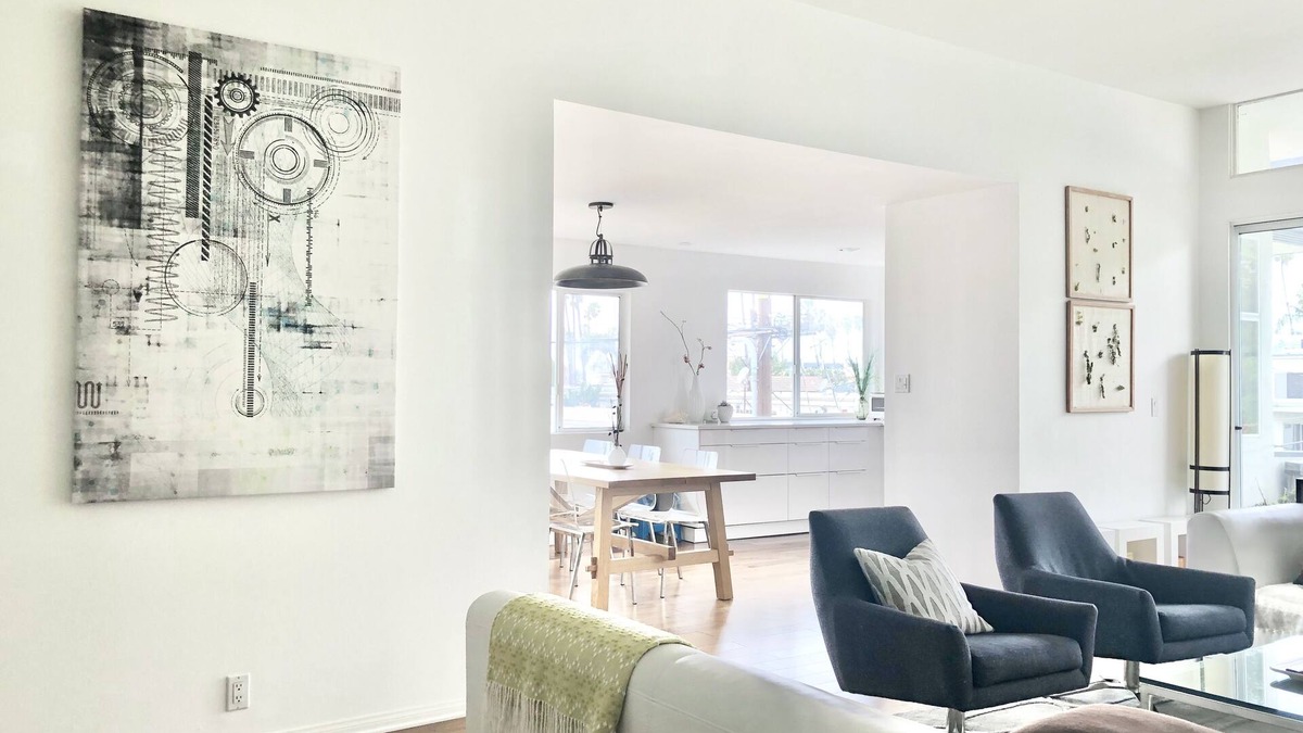 Wilshire Montana Apartment | Airy Spacious Bright Top Floor Views. Walk2 Eats Beach Downtown Medical+Hospital
