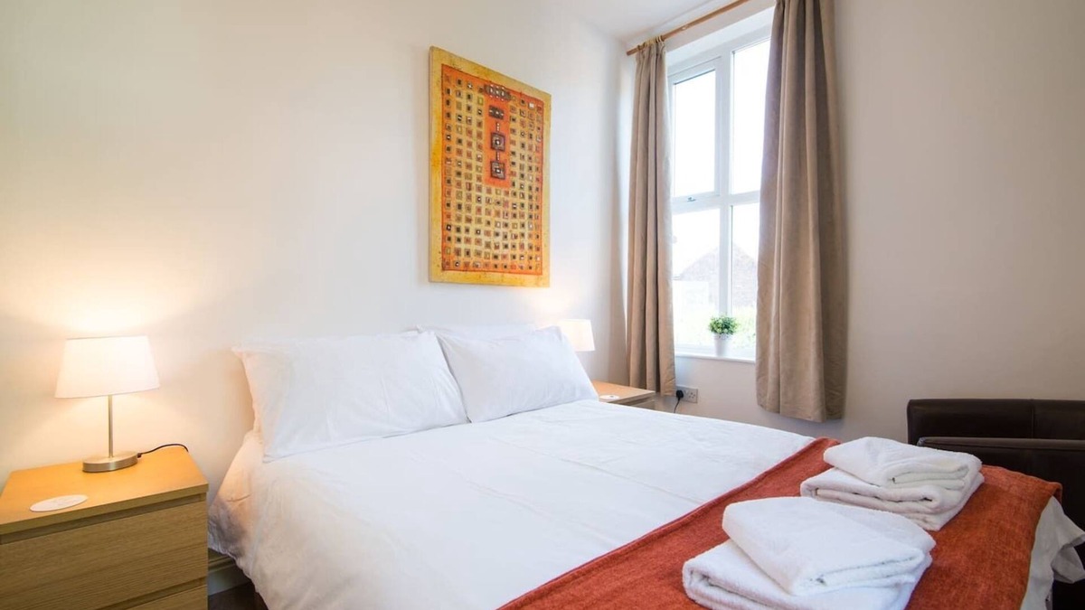 Didsbury Apartment | Airy Spacious Flat in the heart of Cosmopolitan West Didsbury
