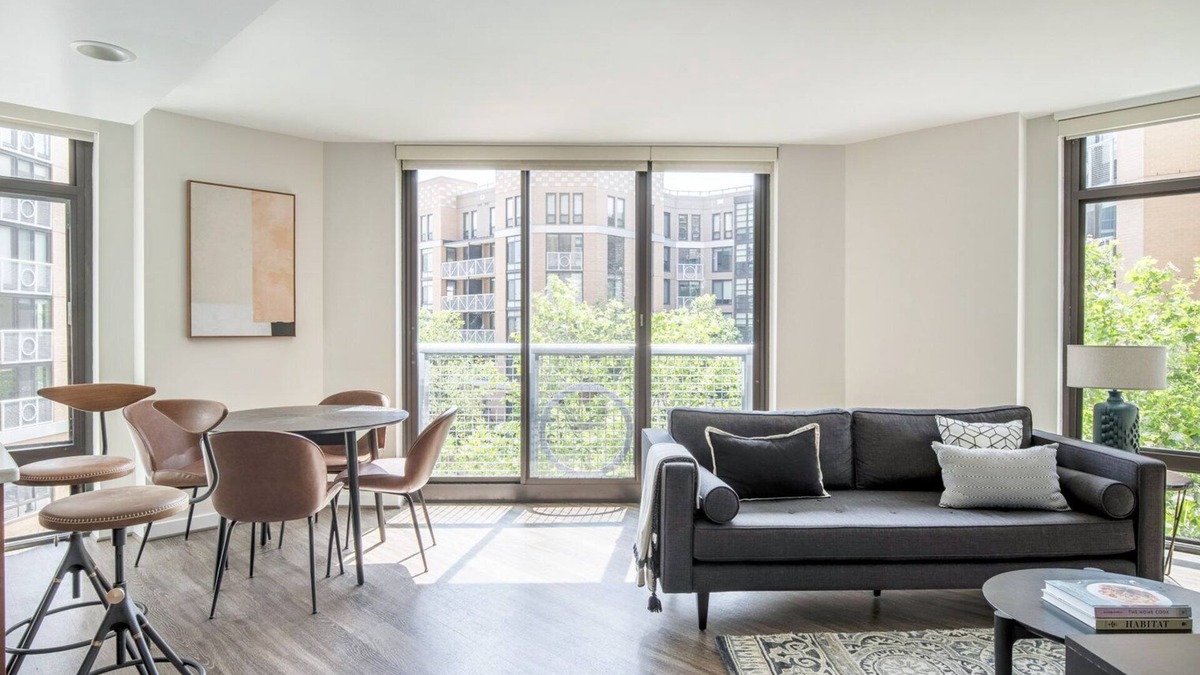 Ballston Apartment | Airy Virginia Square 2BR w/Gym, W/D & Pool, nr Nightlife, by Blueground