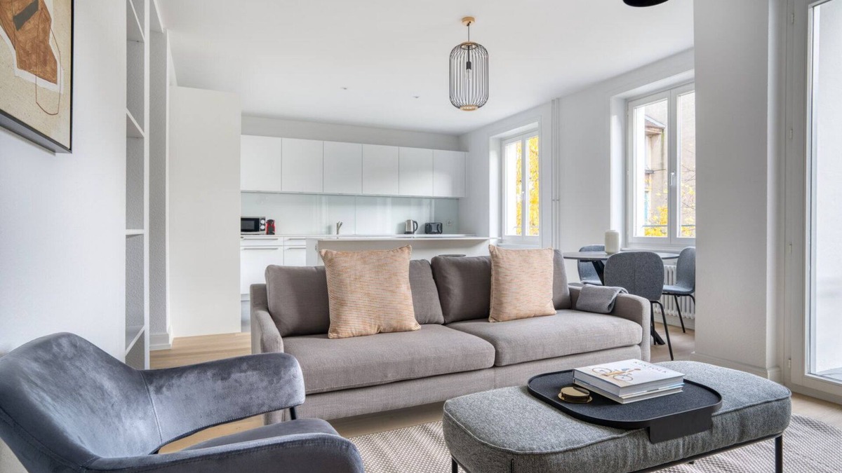 Vorstadte Apartment | Airy Vorstädte 3.5 Room w/W/D & Storage, 2 min to Market, by Blueground