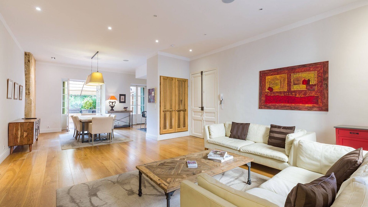Aix-en-Provence Historic Centre Apartment | Aix center Apartment 160m2 with 3bed, 3bath, terrace 50m2