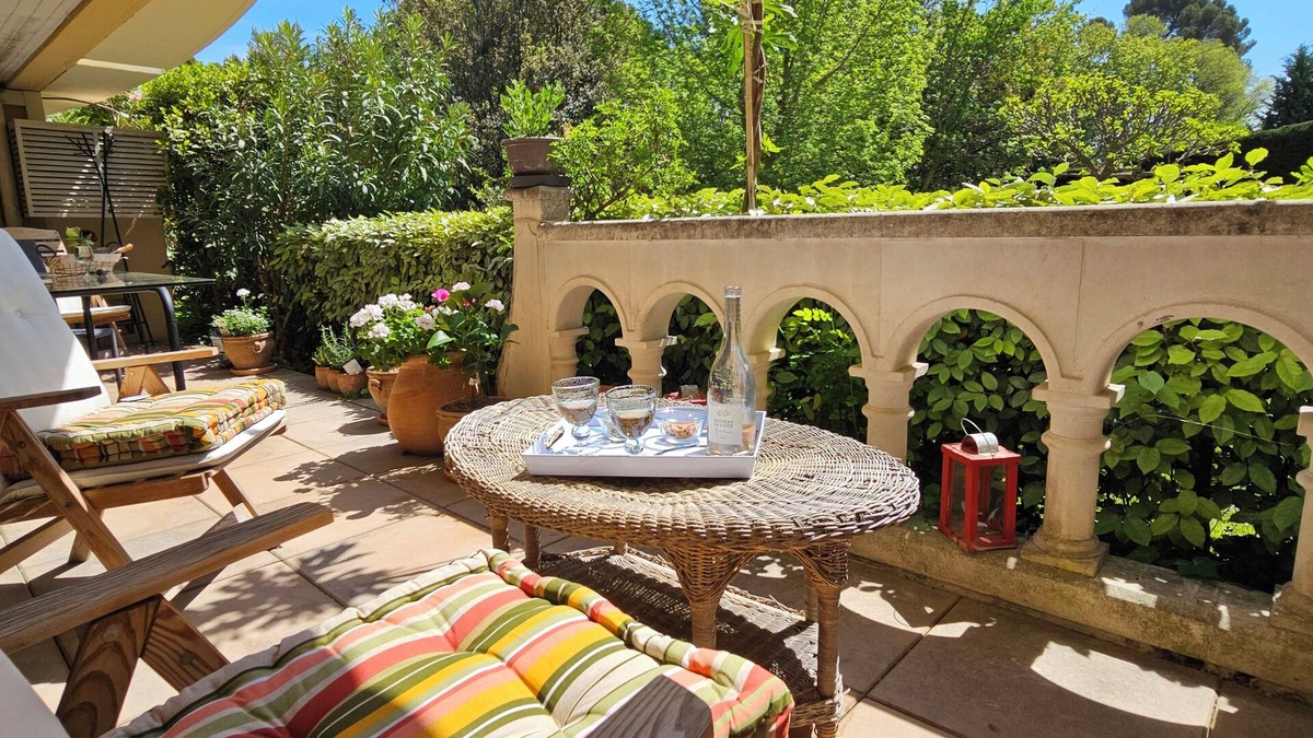 Est Apartment | Aix center, nice apartmentT2 1 bedroom, terrace overlooking garden Air conditioned parking