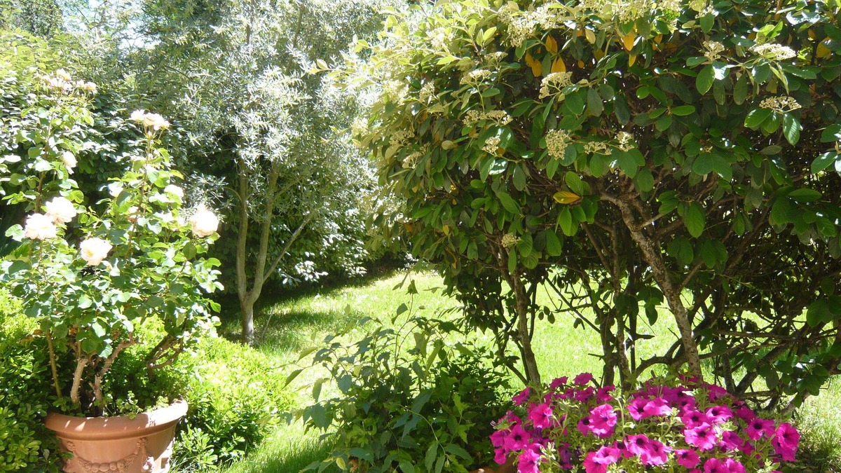Est Apartment | AIX EN PROVENCE. BEAUTIFUL PRIVATE GARDEN APARTMENT IN LUXURY RESIDENCE WITH SWIMMING POOL