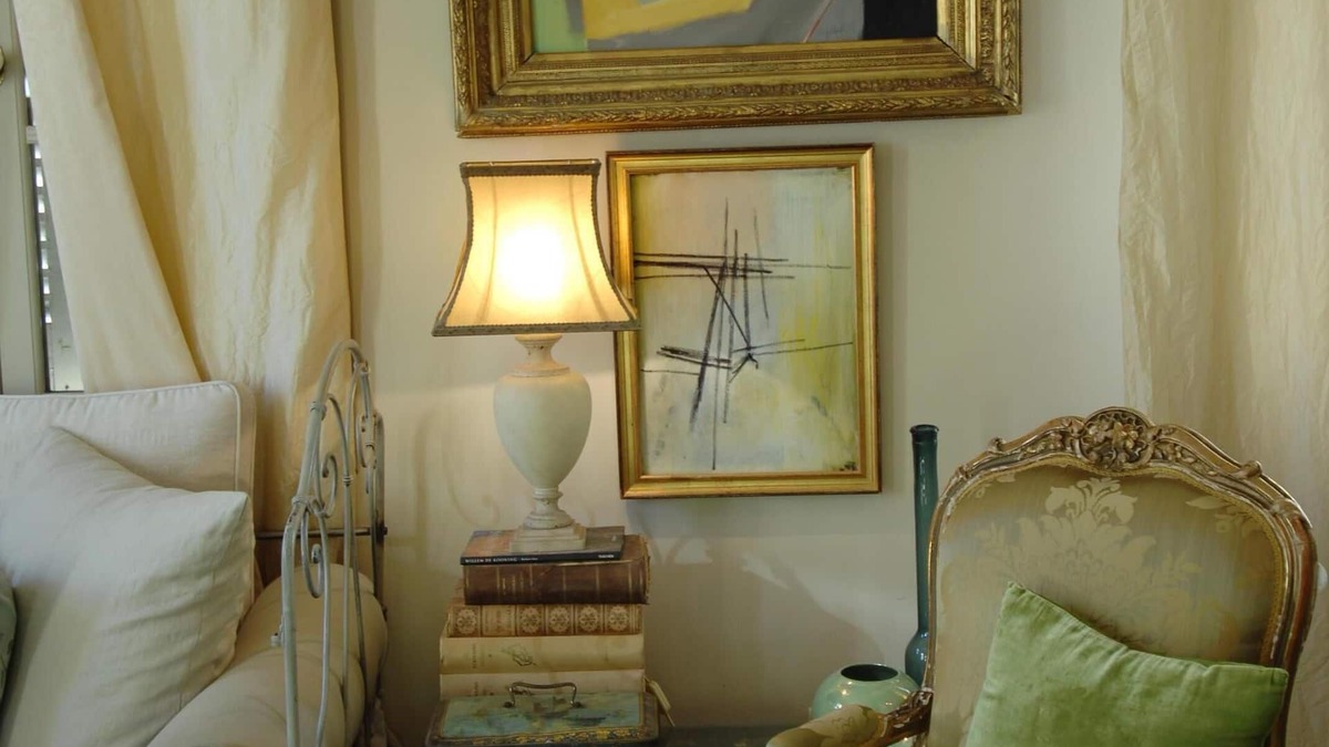 Aix-en-Provence Historic Centre Apartment | AIX-QUISITE! A/C 18TH C APT IN GREAT LOCATION IN HISTORICAL CENTER, W PARKING!