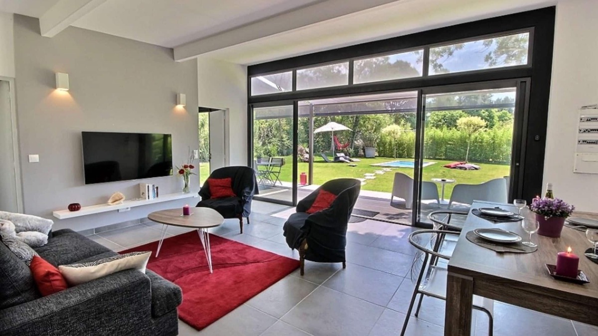 Cabries House | aixenprovenceholidays, independent house intimate, air-conditioned, pool, garden