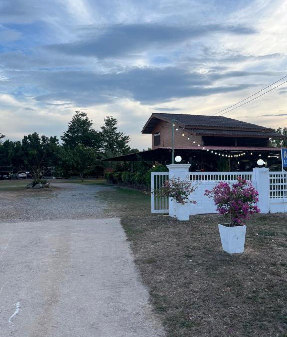 Nikhom Huai Phueng House | AJ Pizza and Steakhouse