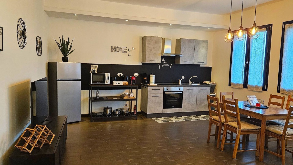 Bergamo Apartment | AK Homes, a stone's throw from Orio