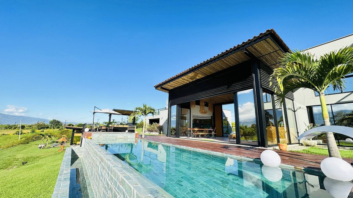 Armenia House | Akanachi Luxury Home - Piscina y Jacuzzi Privado en el eje Cafetero Colombiano