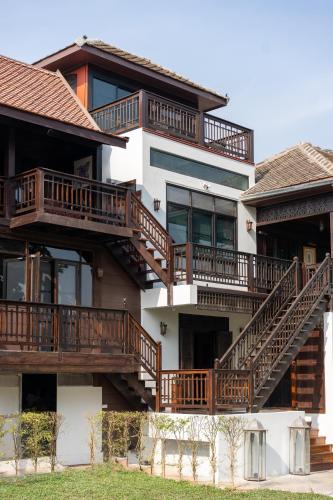 Si Satchanalai Bed & Breakfast | Akara House Sukhothai - Luxury Riverside Residence