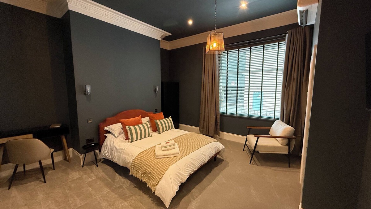 Halifax House | Akroyd House - The Piece Hall Room, A brand new stunning guest house, town centre location with park