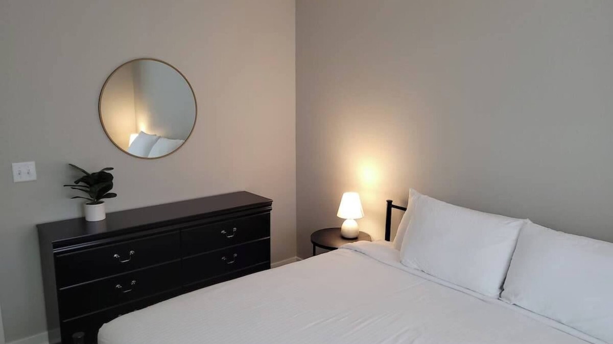 South Central Omaha Apartment | Aksarben Gem-Easy access to I-80