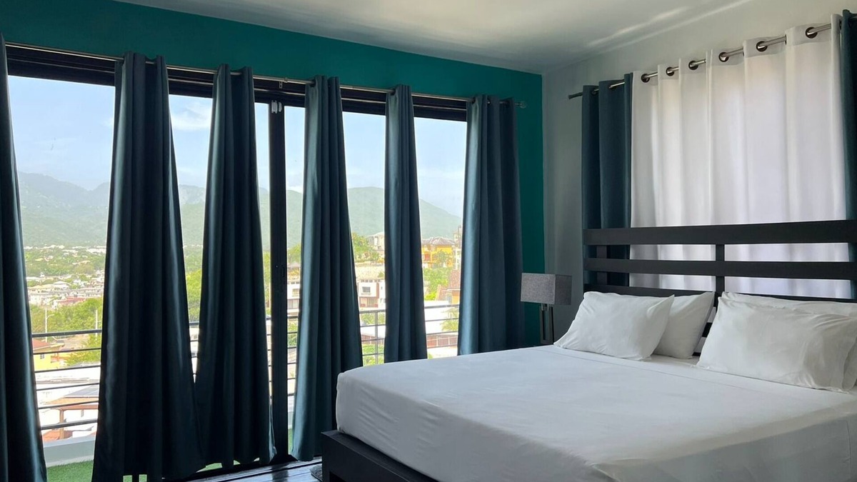 Beverly Hills House | Akwaaba Rooftop