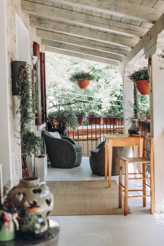 Refrontolo House | Al Moin Beds & Homes