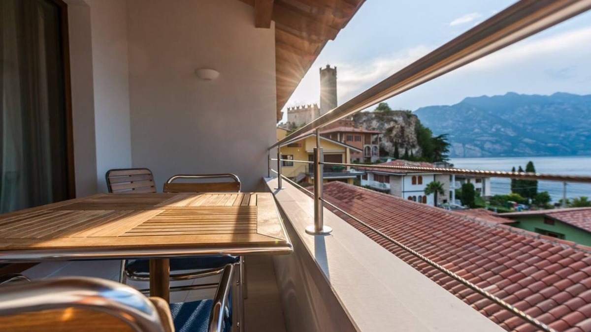 Malcesine Old Town Apartment | Al vecchio frantoio in the center of town with beautiful lake views, near beach