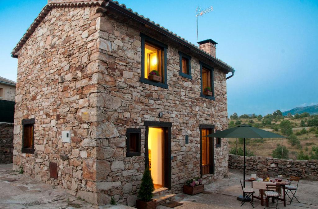 Horcajuelo de la Sierra House | AL VIENTO, Alojamiento & Turismo Rural Horcajuelo