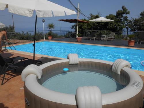 Coste House | Al Villino Sunrise in villa con piscina ed idromassaggio