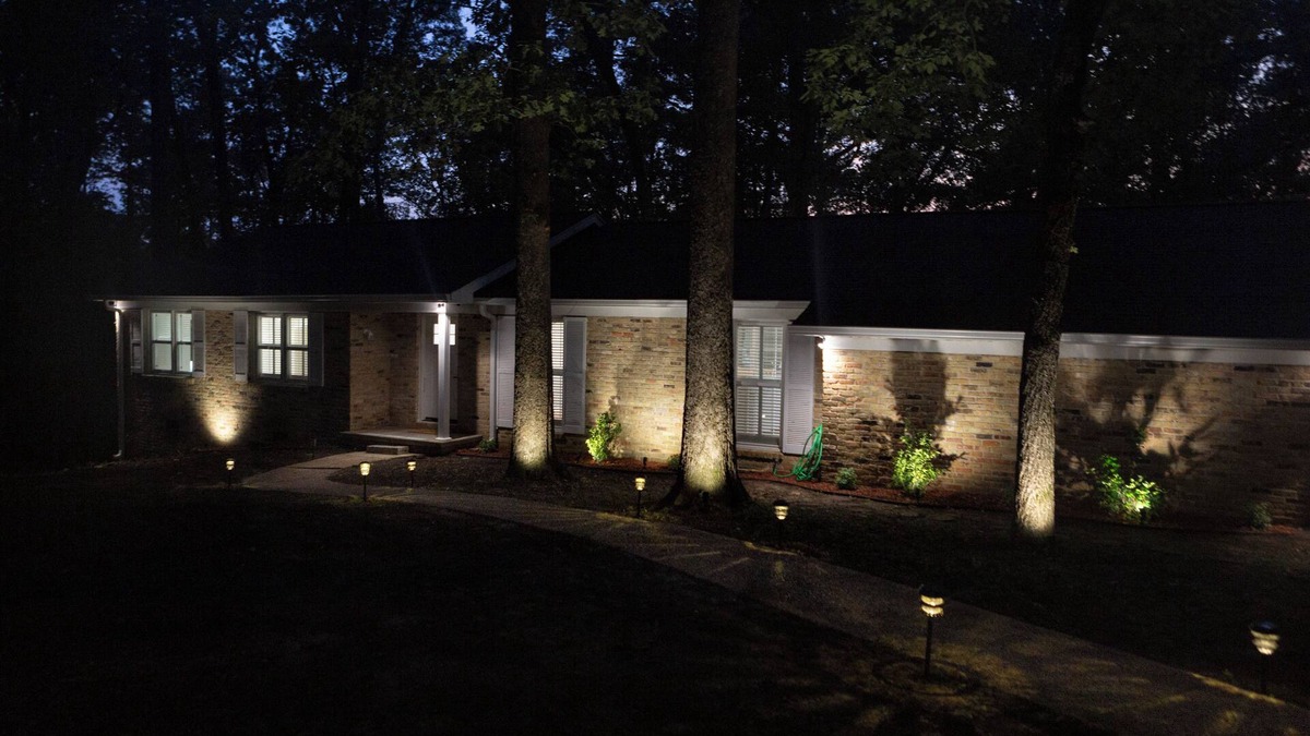 Northport House | Alabama University Events, 5 bdrm Home by Lake, sleeps 14, 5 mil to Bryant/Denny