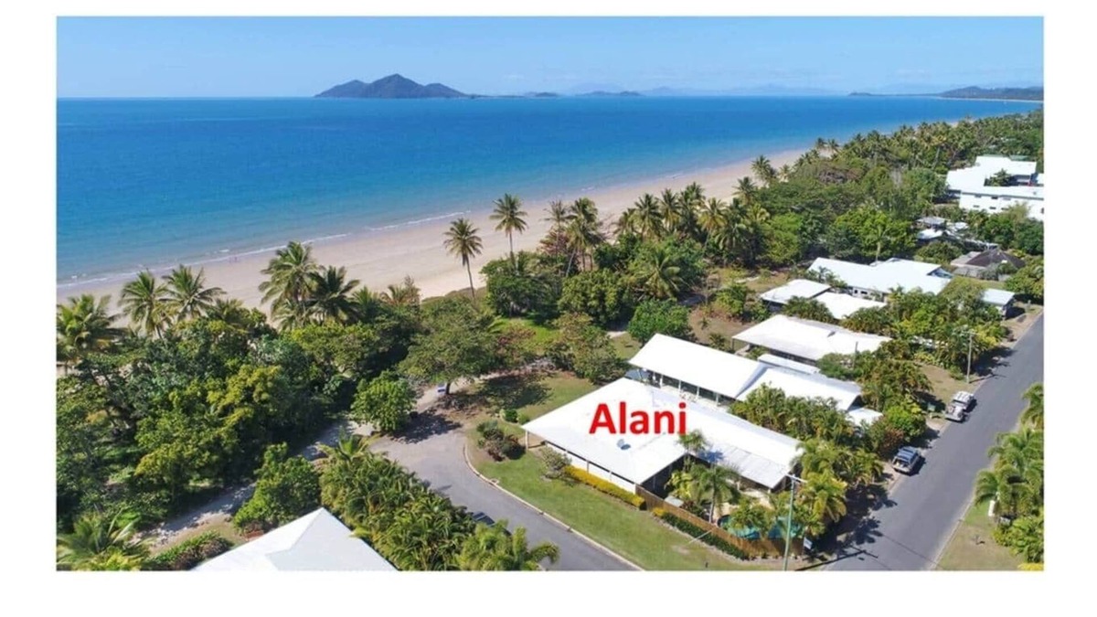 Mission Beach House | Alani - Absolute Beachfront