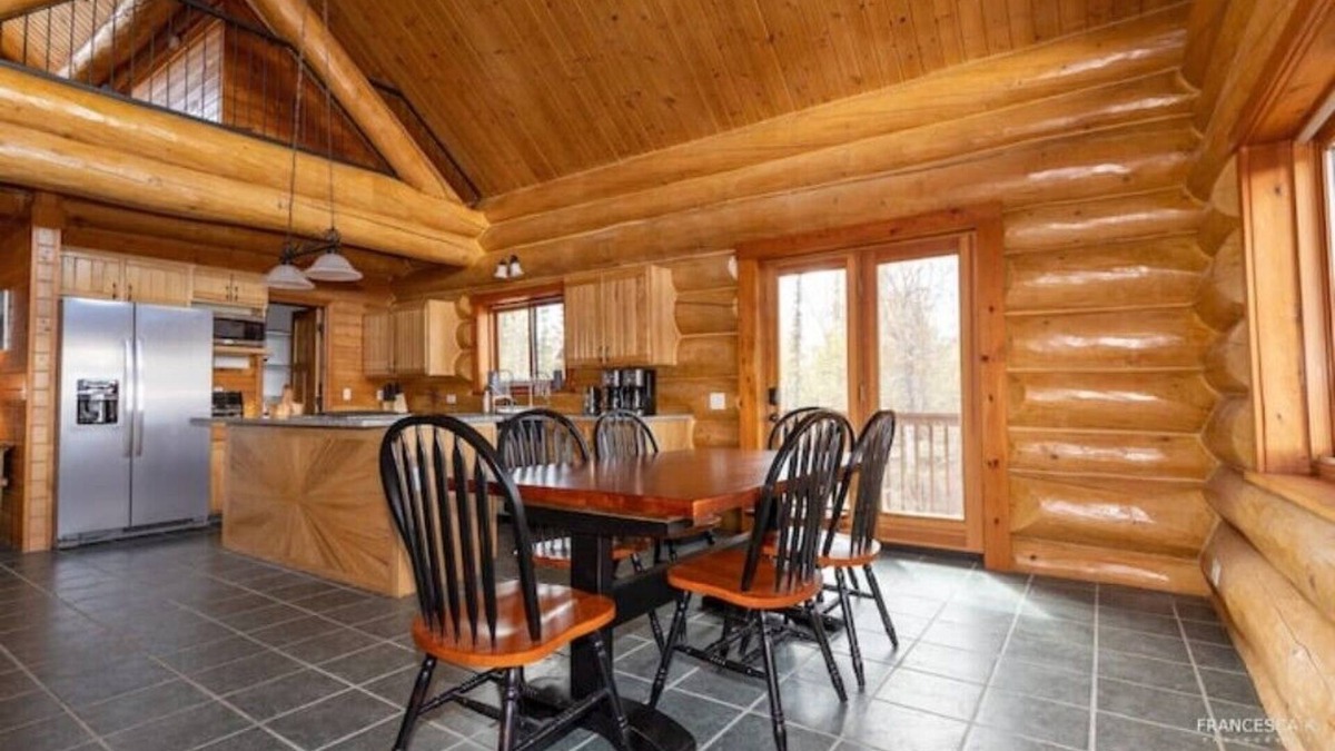 Palmer House | Alaskan Lodge with Hot Tub 🛁