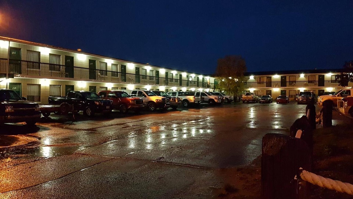 Fox Creek Hotel | Alaskan Motel