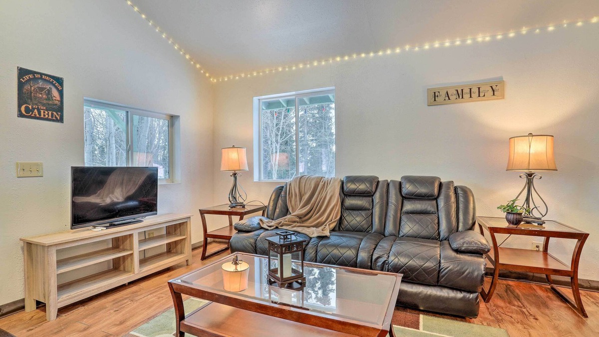 Sutton Cottage | Alaskan Retreat Near Matanuska Glacier & River!