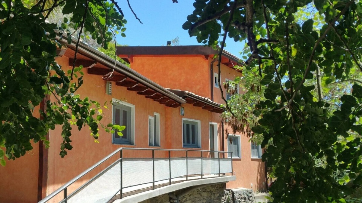 Alassio Apartment | ALASSIO WITH PRIVATE GARDEN, TV/Wi-Fi, BARBECUE, MOTORINO 50 CC