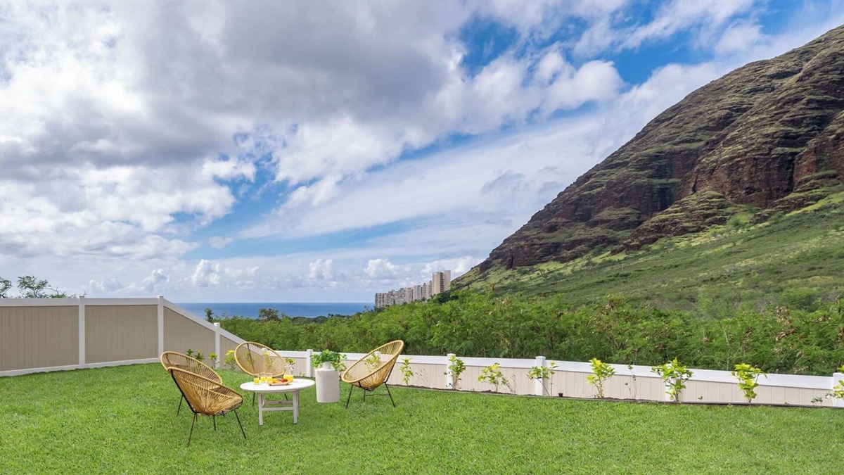 Makaha Valley House | Alaula by AvantStay | Gated Security Home w Valley, Ocean Views!