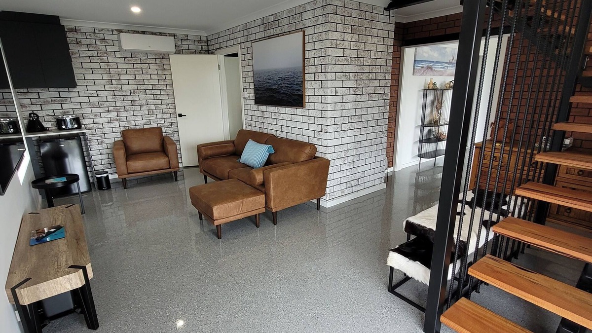 Mira Mar House | Albany Hillview. Views of ocean, harbour and range