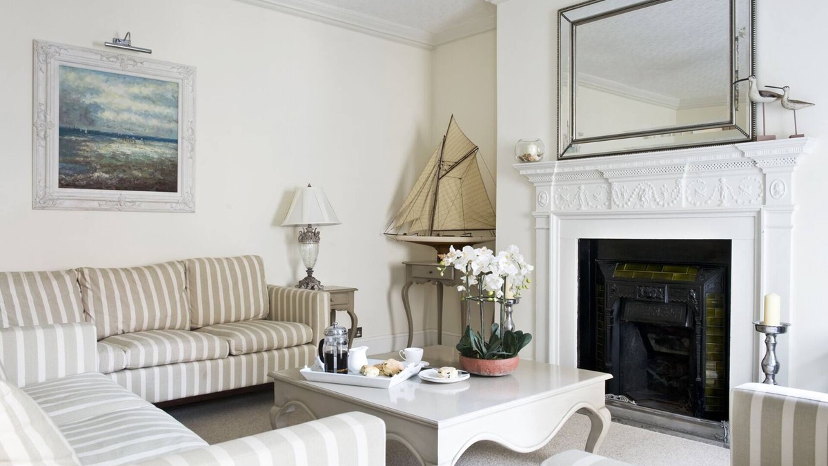 West Cliff Cottage | ALBANY HOUSE, WHITBY, family friendly, with a garden in Whitby