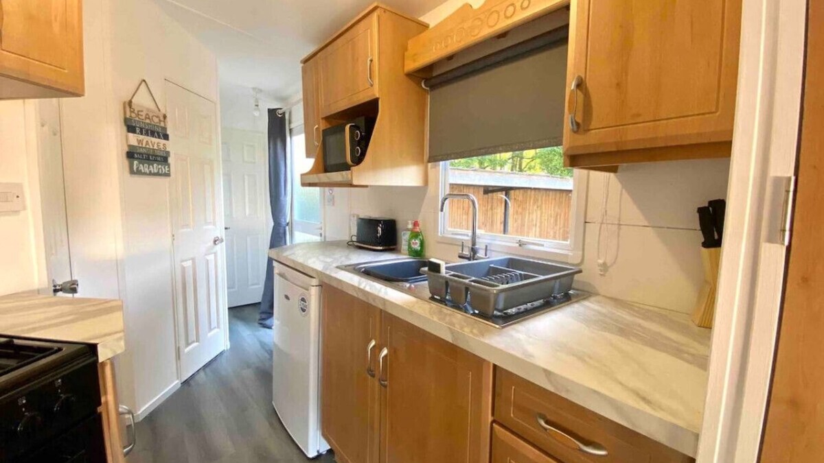 Knott End-on-Sea House | Albany Sleeps 4 Caravan Family Camping Lancashire