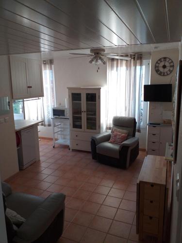 Salses-le-Chateau Apartment | ALBASUD - Appartement meublé avec terrasse - Salses le Chateau 66