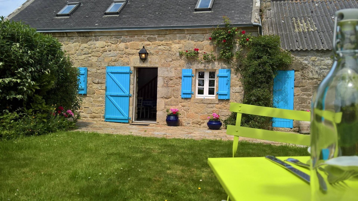 Poulgoazec House | ALBATROS HOUSE - Typical charming Breton penty, walking distance to the beach