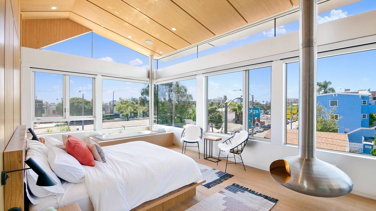 Venice House | Alberta Beach Loft - Modern Home with Rooftop & Spa