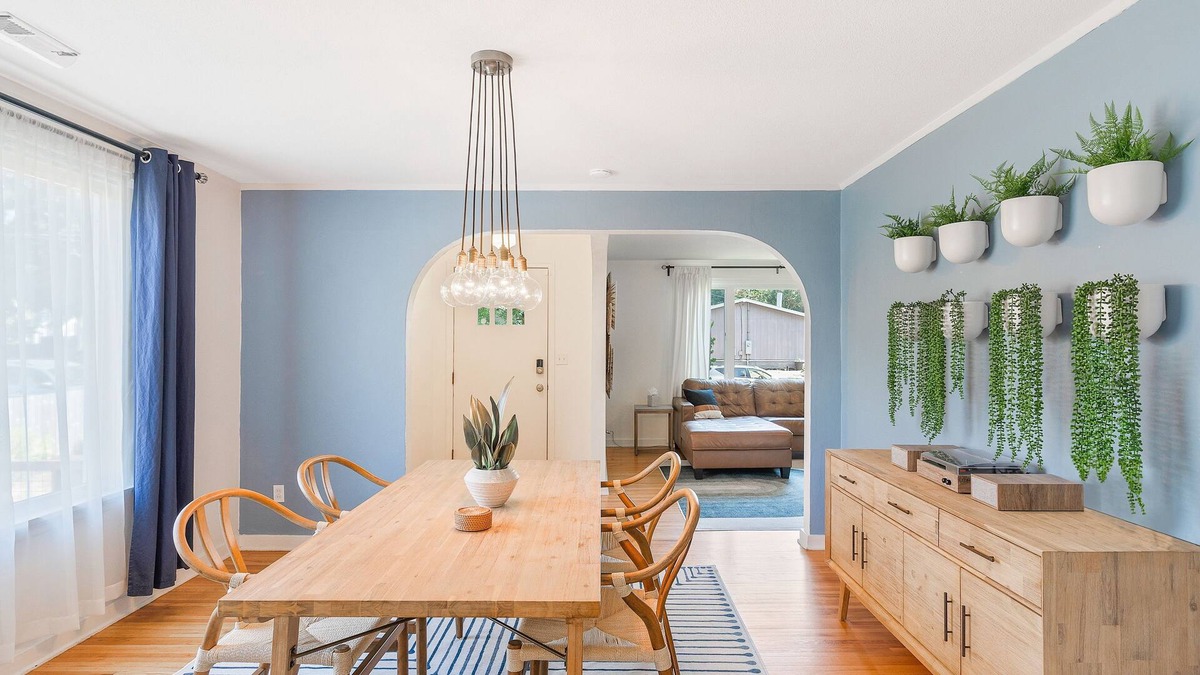 King House | Albina Arches - Home In Ne Portland, Game Room And 95 Walk Score 3 Bedroom Home by Redawning
