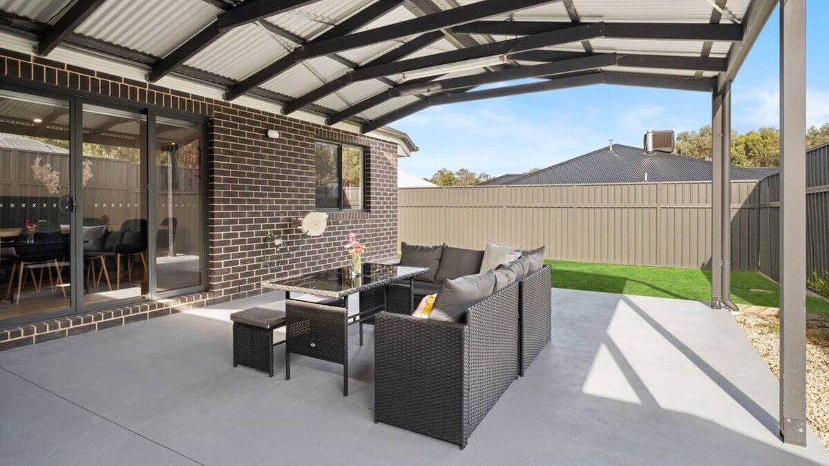 Thurgoona House | Albury Funk Summary: