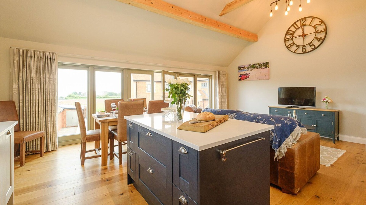 Aldeburgh Cottage | Alde Bay Farm - Lobster Pot - sleeps 6 guests in 3 bedrooms