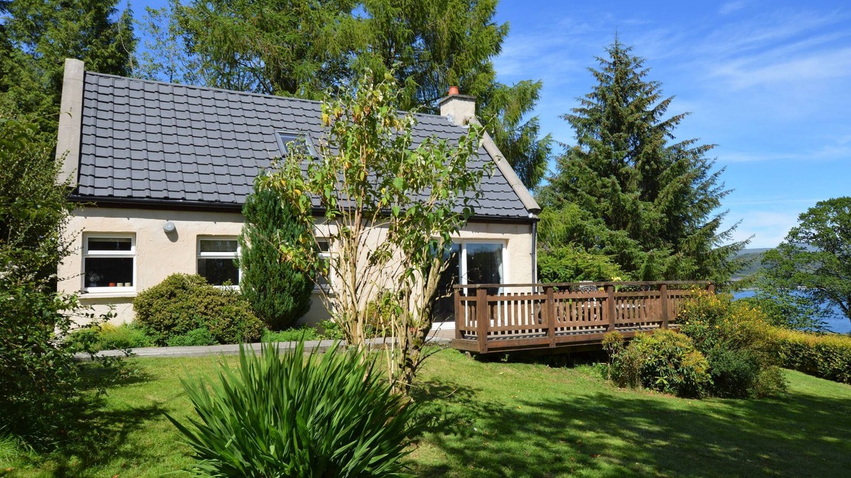Kilmun Cottage | Alder Cottage, country location near Dunoon, loch views