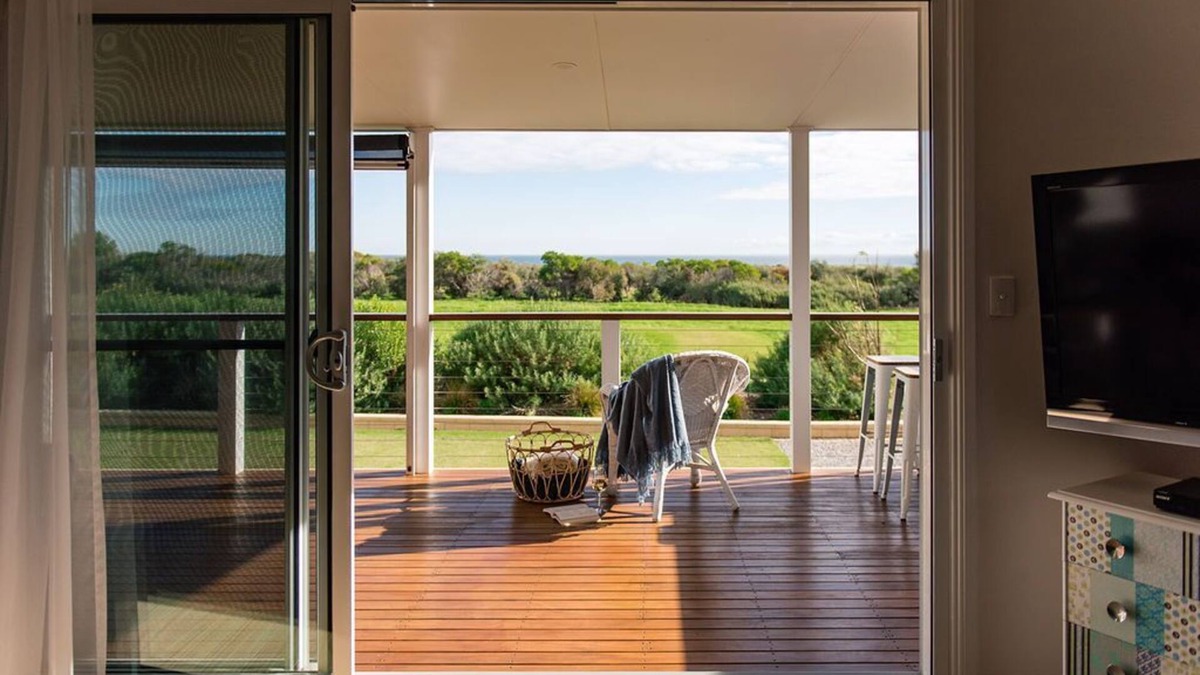 Sellicks Beach Cottage | Aldinga Bay bungalows - ocean view private retreat