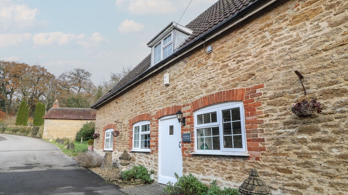 Shoscombe Cottage | ALDRICH COTTAGE, family friendly, with a garden in Radstock