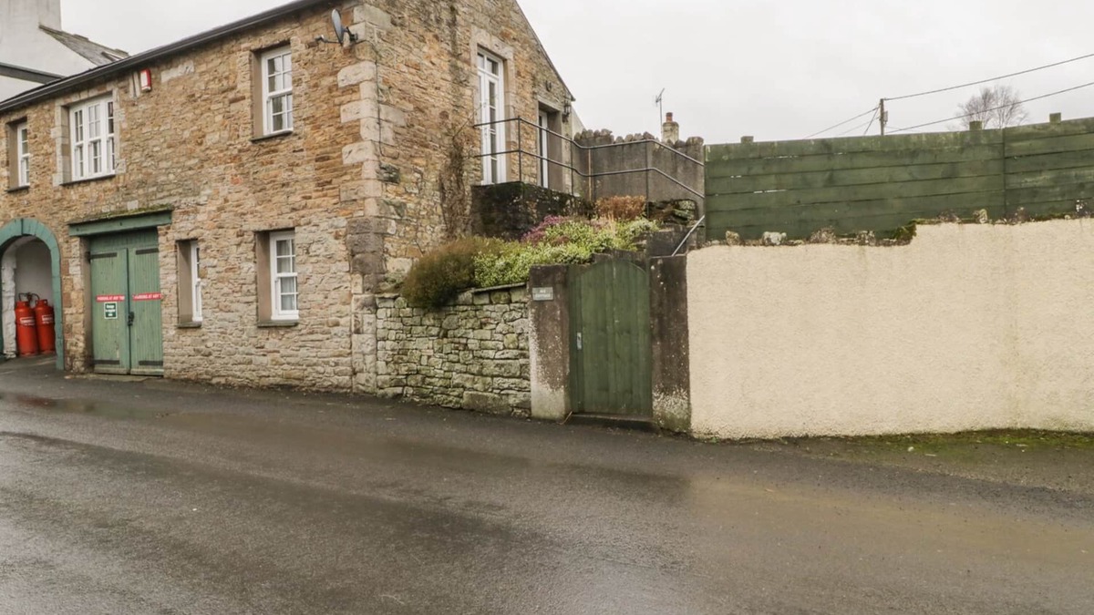 Ireby Cottage | ALE COTTAGE, pet friendly, character holiday cottage in Ireby