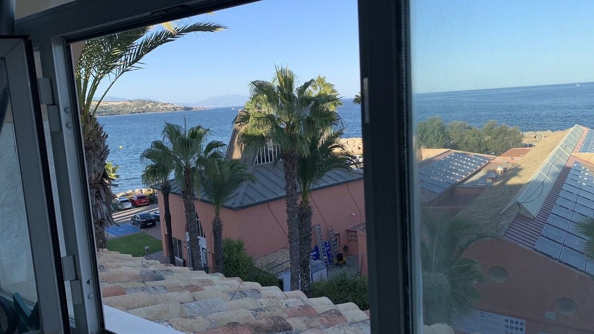 Sotogrande Apartment | Ale Maison Cozy Penthouse Studio in Marina Sotogrande. 20 metres to the Beach