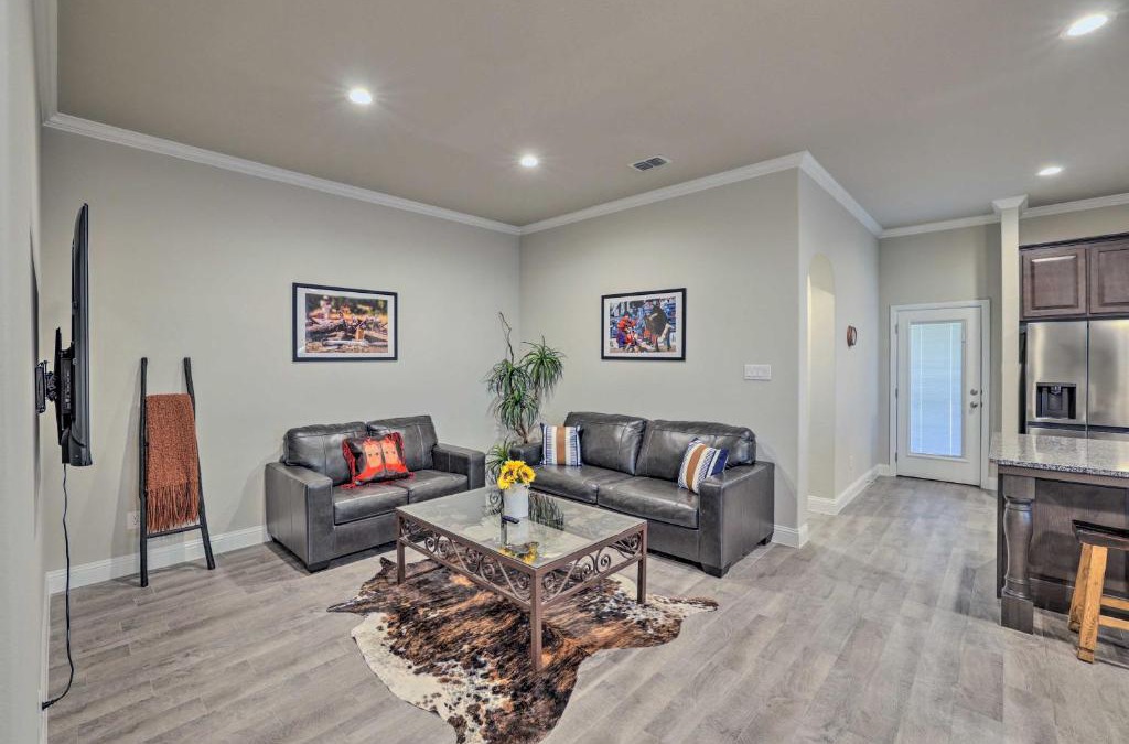 Parker County House | Aledo Home Covered Patio and Yard, Near Fort Worth!