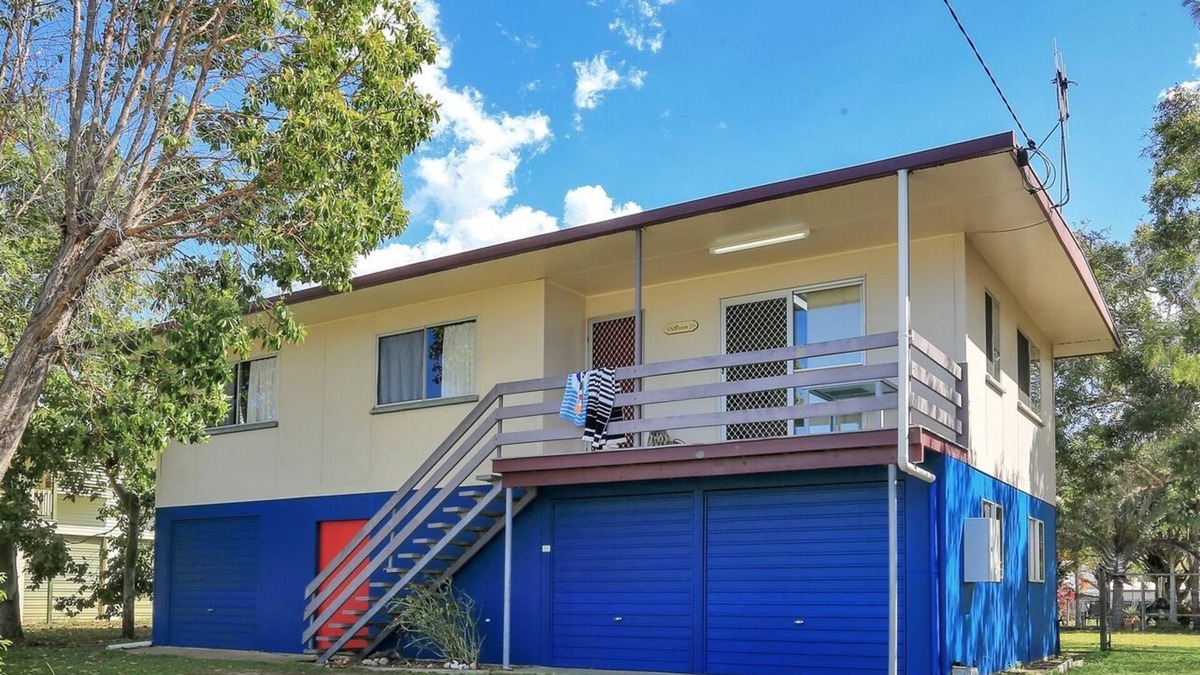 Woodgate House | 'Aleron' One street from the Beach