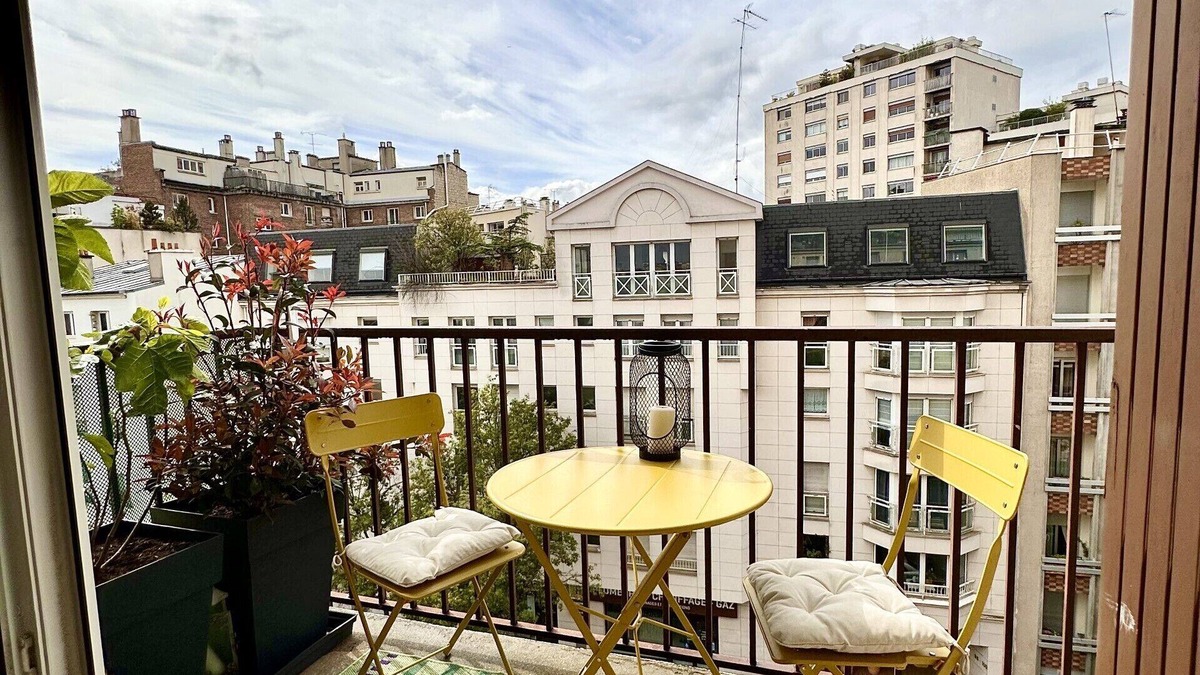 Parc-de-Montsouris Apartment | Alesia: 2 rooms by architect on high floor/balcony with good exposure