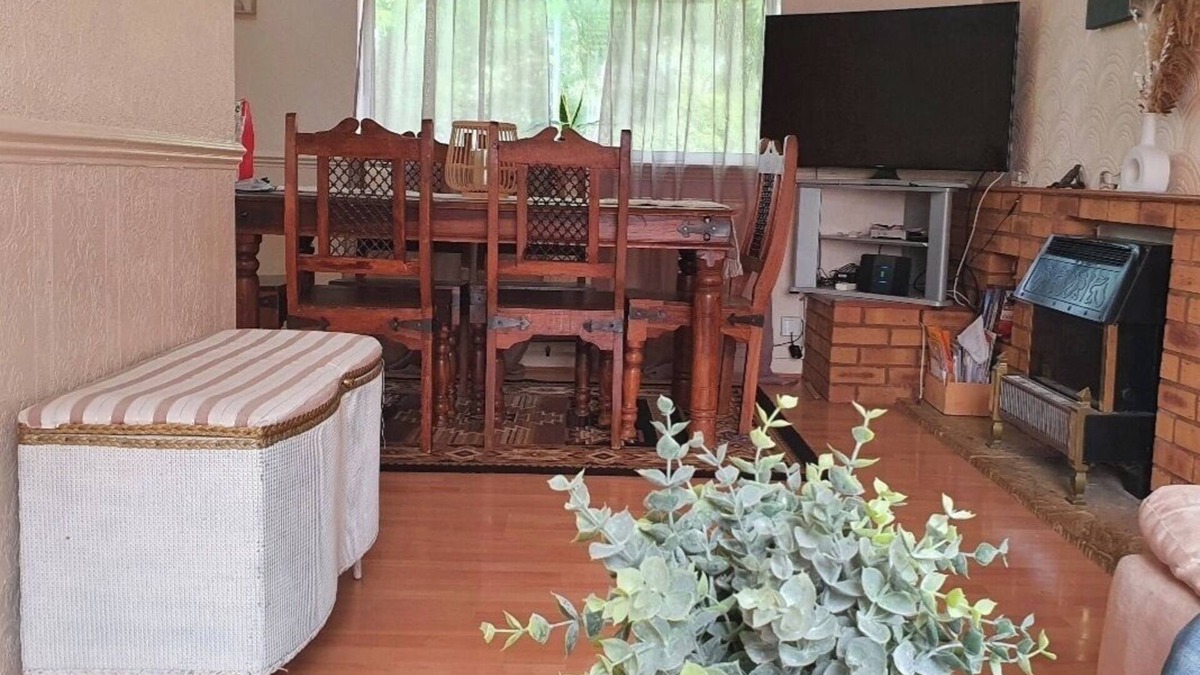 Measham House | Alex's place-House in a quiet area.n1 double room available.