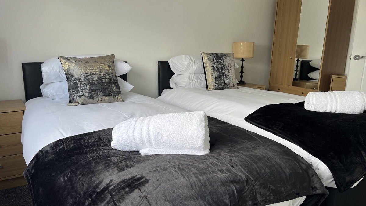 Glenrothes House | Alexander Road - sleeps 5 guests in 3 bedrooms
