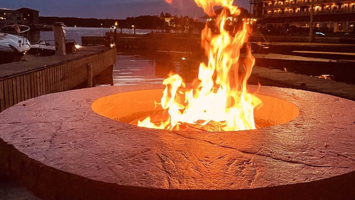 Alexandria Bay Cottage | Alexandria Bay, 1000 Islands Waterfront Cottage For Rent directly on the water,